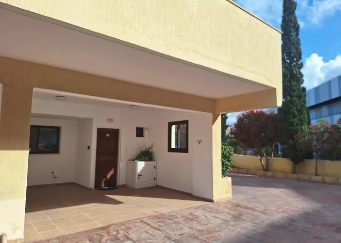 Pool Side 2 Bedroom Queens Gardens Complex