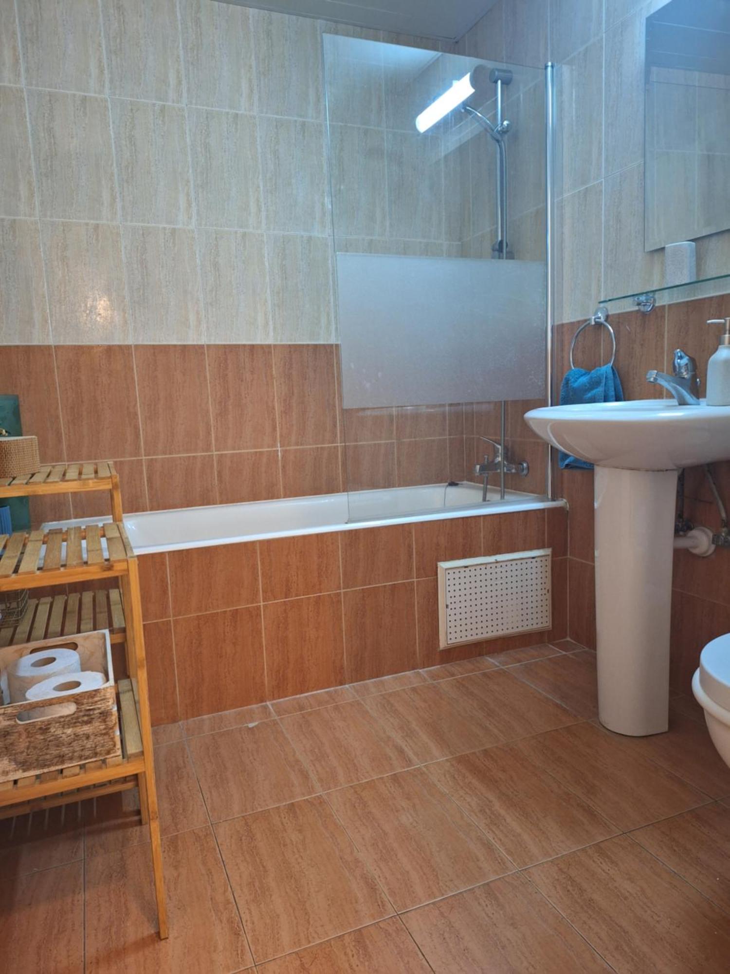 Pool Side 2 Bedroom Queens Gardens Complex Apartman