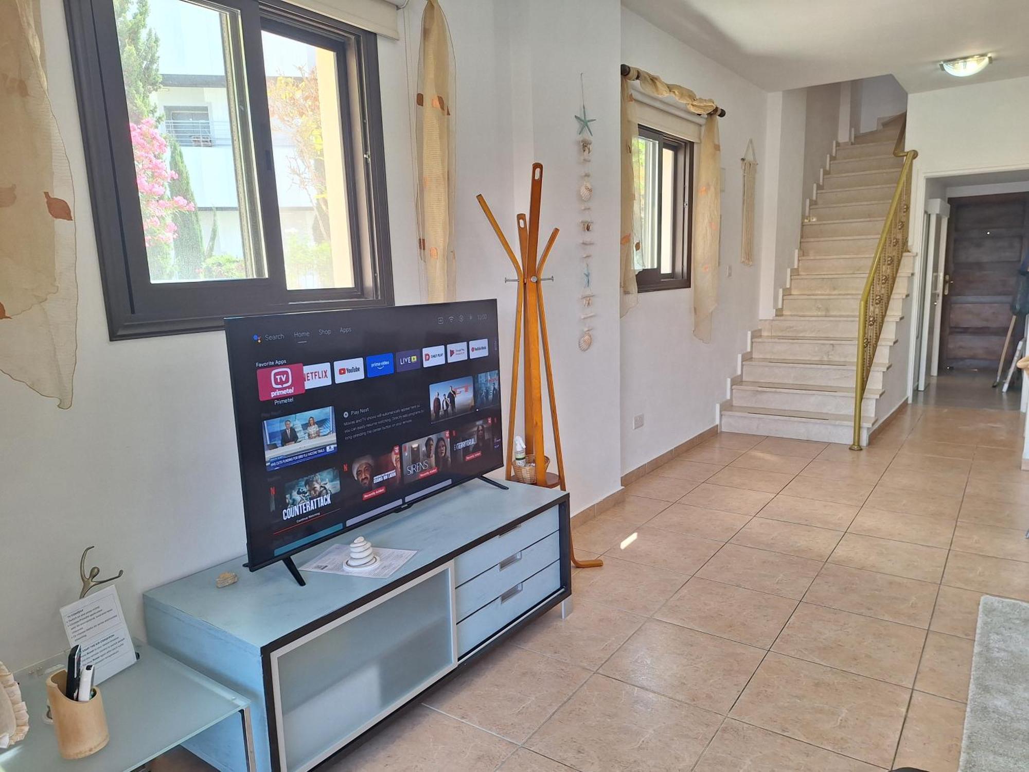 Pool Side 2 Bedroom Queens Gardens Complex Apartman