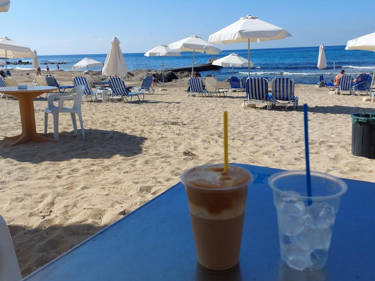 Pool Side 2 Bedroom Queens Gardens Complex Apartament Paphos