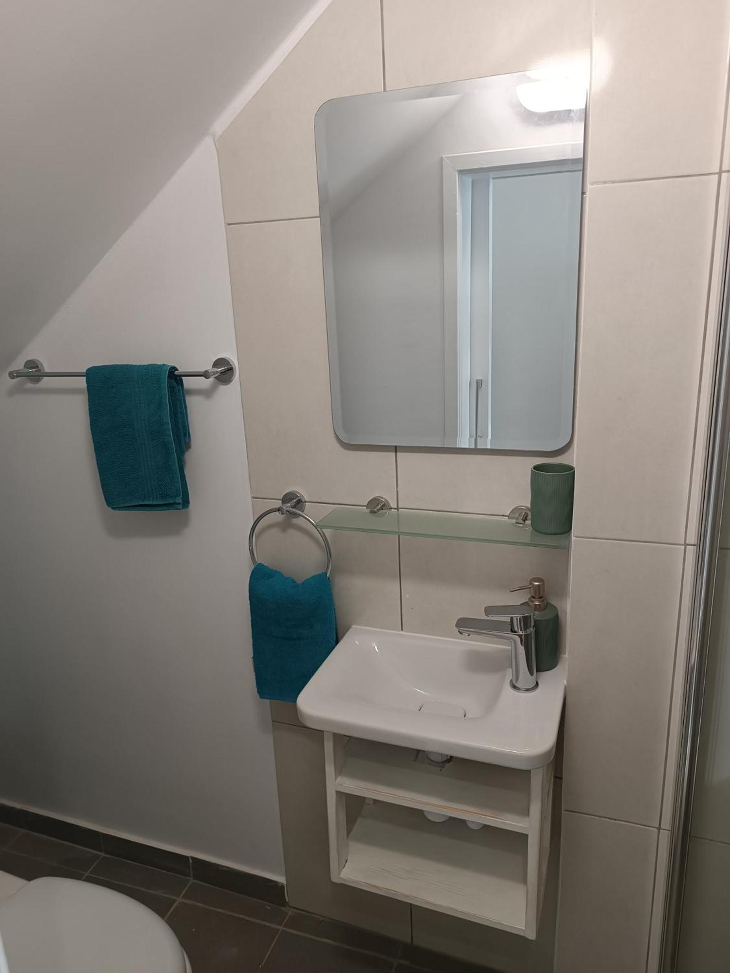 Pool Side 2 Bedroom Queens Gardens Complex Apartament