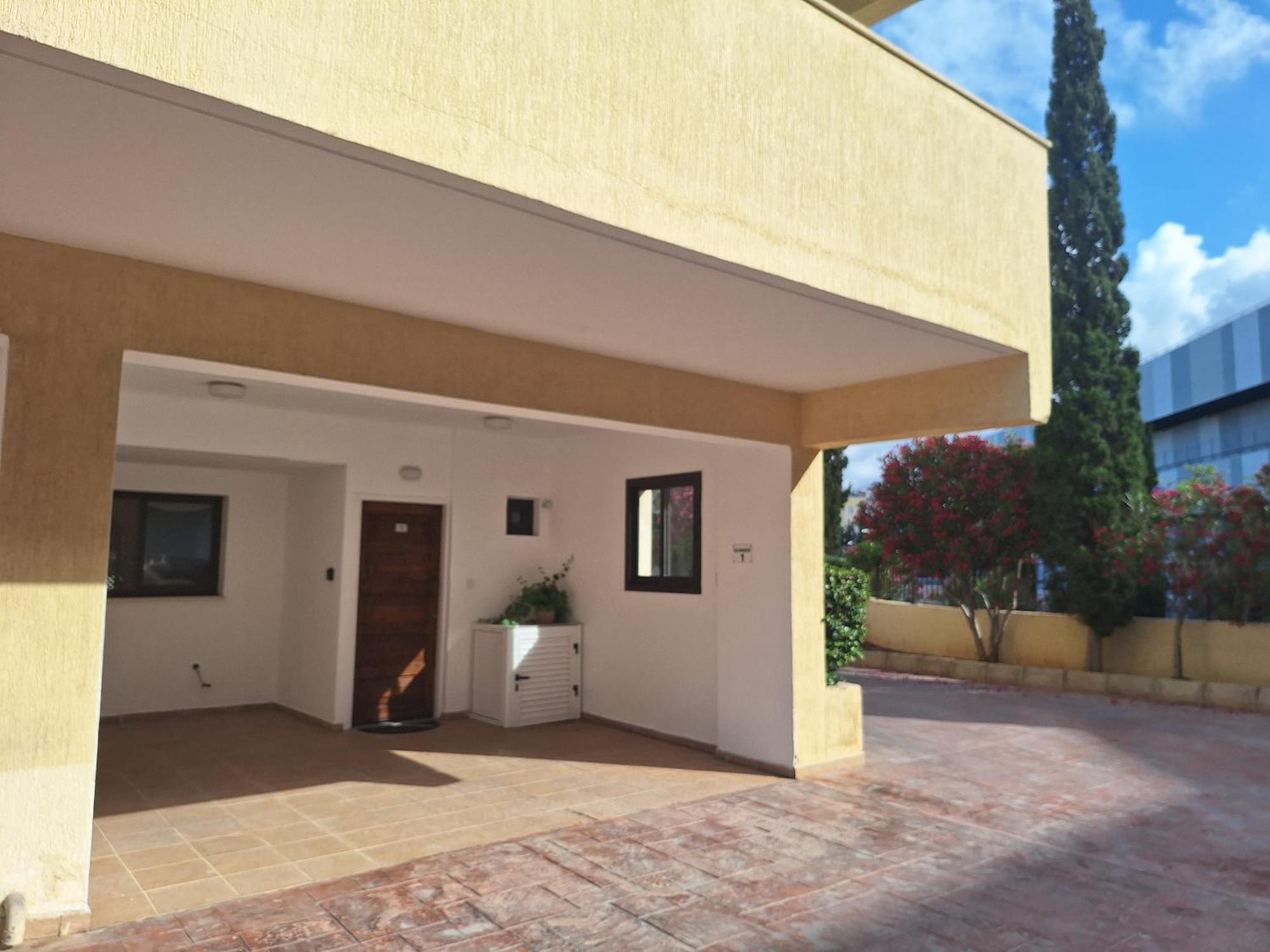 Pool Side 2 Bedroom Queens Gardens Complex Apartament Paphos
