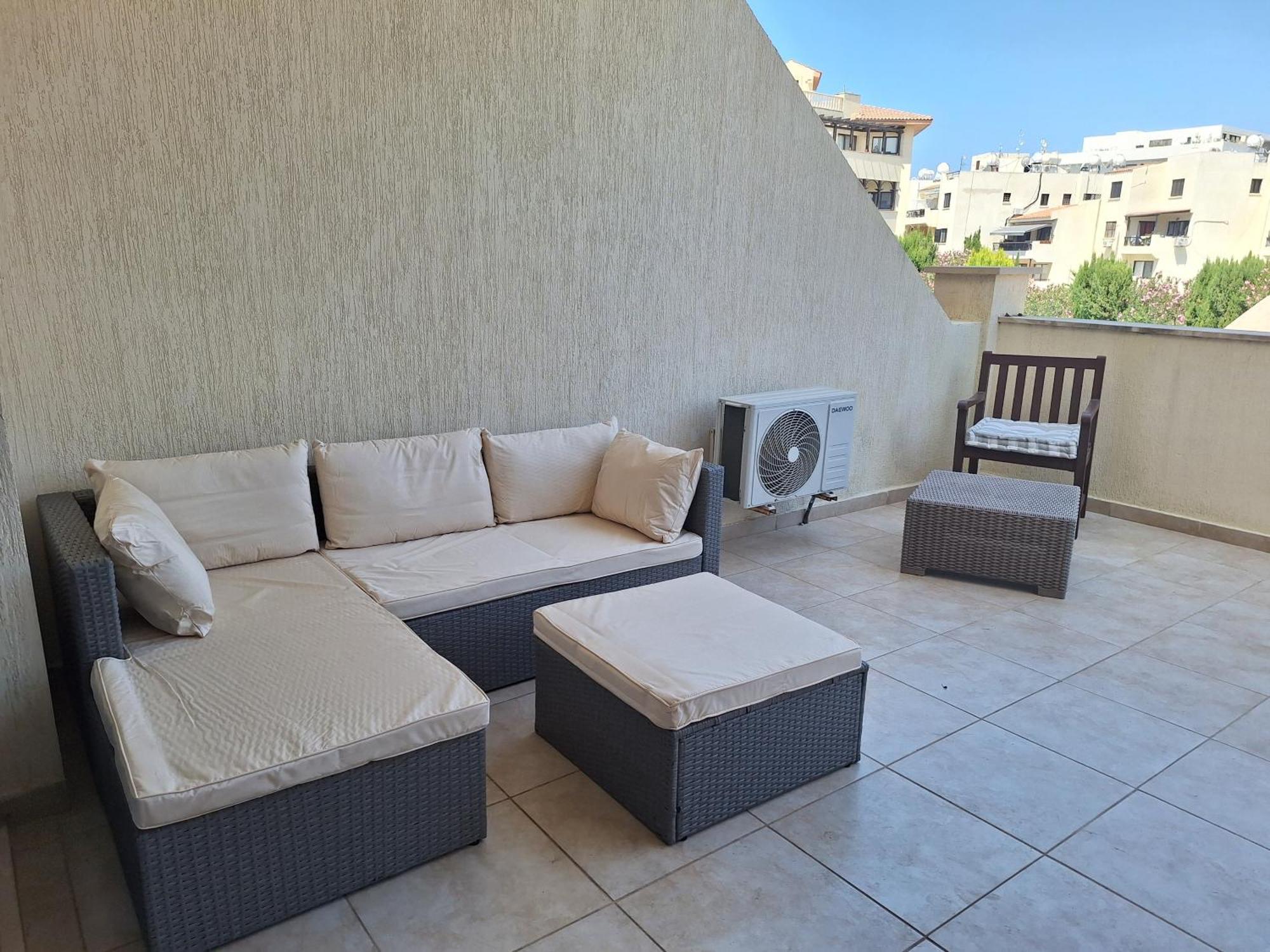 Pool Side 2 Bedroom Queens Gardens Complex Apartament Paphos