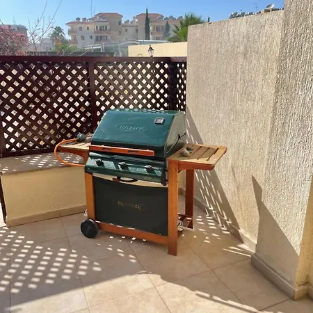 Pool Side 2 Bedroom Queens Gardens Complex Paphos Extérieur photo